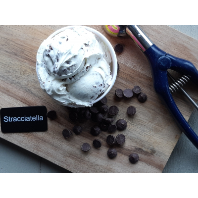Bakje stracciatella ijs 120 ml.
